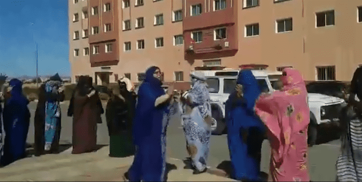 نساء في كلميم ينتفضن في وجه مسؤولين - فيديو