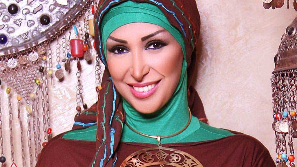 مطربة مصرية تخلع الحجاب بعد 9 سنوات من ارتدائه – فيديو