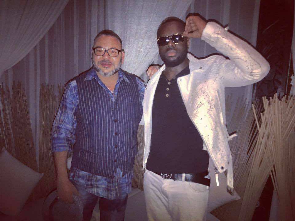 "Maitre Gims" يلتقي محمد السادس ويكتب: عاش الملك
