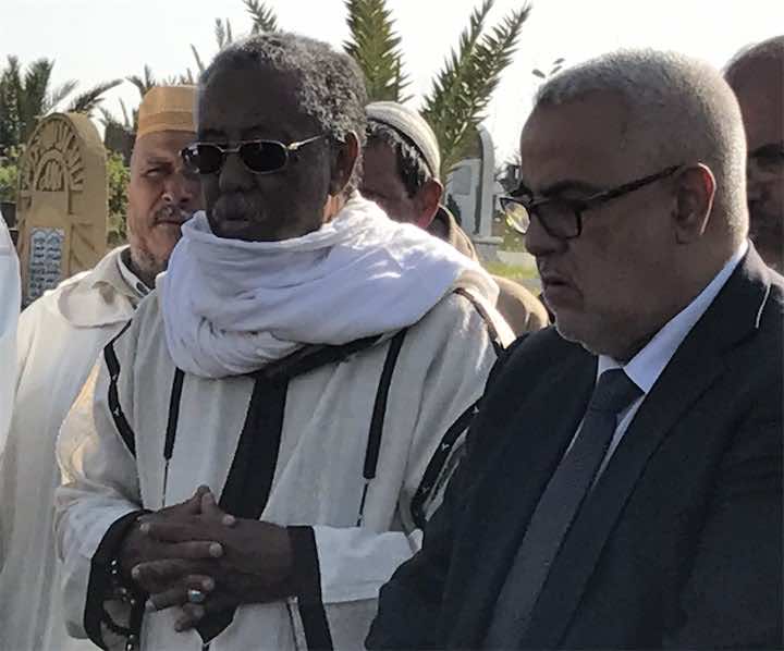 قضة ماء العينين تتفاعل في الصحراء وأعيان القبيلة يراسلون الملك