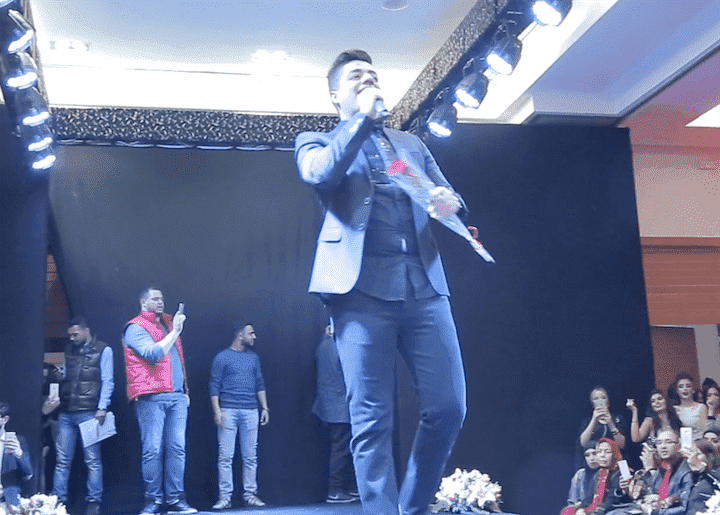 ايهاب امير يستعين بحراس خاصين في حفله بطنجة – فيديو