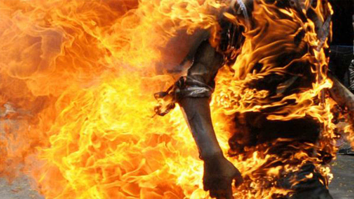 أم تخدر ابنتها وتحرق جثتها في شاحنة أمام الملأ - صورة