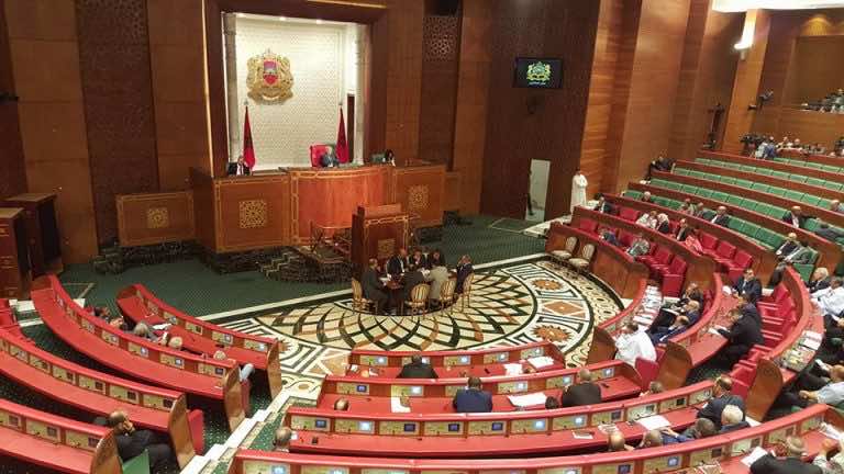 "قربلة" في البرلمان..ملاسنات بين الخلفي وCDT والرئيس يرفع الجلسة