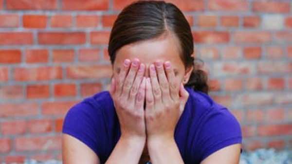 فتاة في الـ14 أجبرت على ممارسة الرذيلة مع 1000 رجل