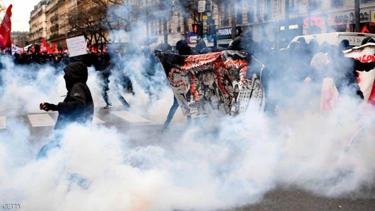 آلاف المتظاهرين في باريس ضد "عنف عناصر الشرطة"