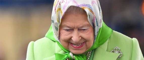 صحيفة ألمانية: ملكة بريطانيا تلبس الحجاب فلماذا لم تمنعونها من ذلك؟
