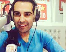 دوك صمد يتباهي بشواهده