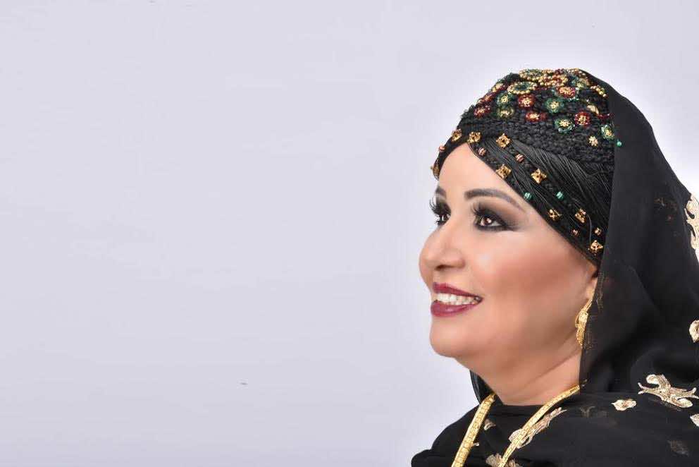 نجمة الأغنية الحسانية باتول المرواني تغني للأم – فيديو