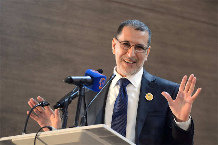 بعد ضجة "الصندالة".. "حذاء" العثماني يصنع الحدث-صورة