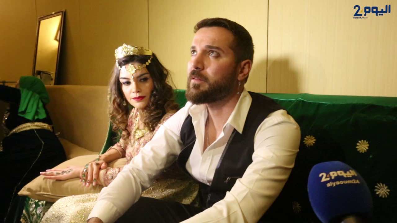 منار وزوجها في المغرب.. أمضيا سهرة مع فنان قبل تصوير إعلان تجاري! - صور