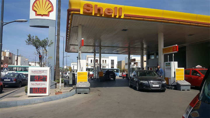 ليست كذبة أبريل.. محطات الوقود خفضت أسعار البنزين والغازوال-صور
