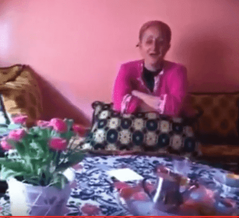 ستينية مغربية تبهر رواد "فايسبوك" - فيديو