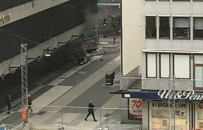 قتلى في اعتداء بواسطة شاحنة استهدفت حشداً بالسويد