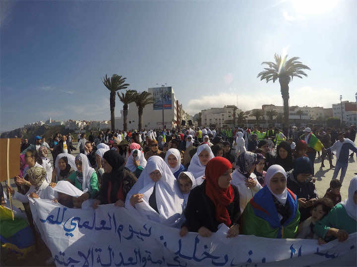 الألاف يشاركون في مسيرة الأكفان بعاصمة الريف - صور