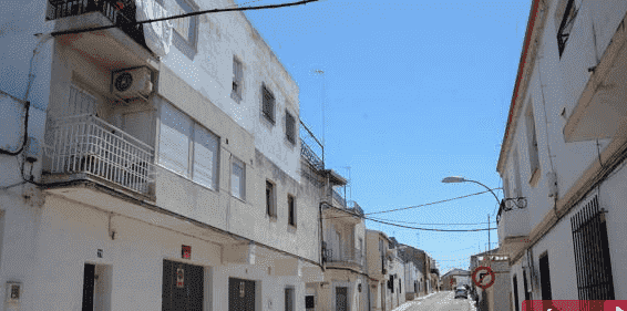 معطيات مثيرة عن المغربي محتجر ابنته باسبانيا