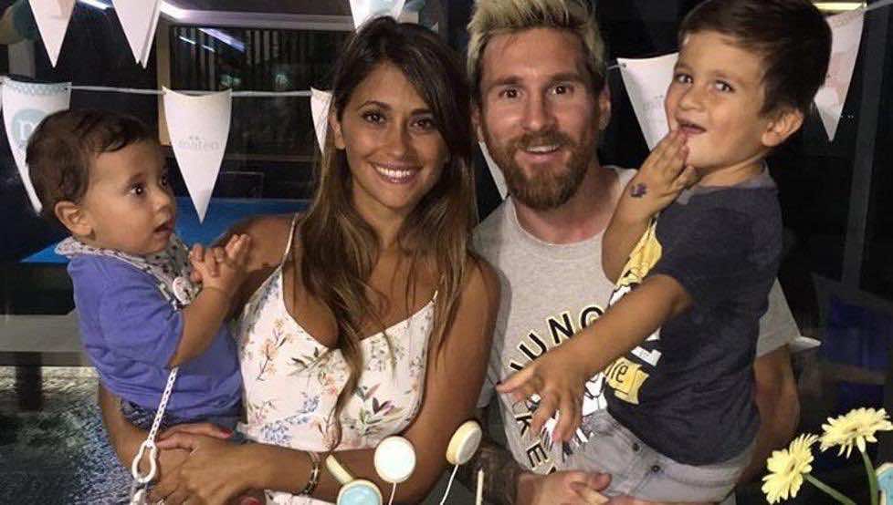 زوجة ميسي تقرر مصير بقائه مع البارصا