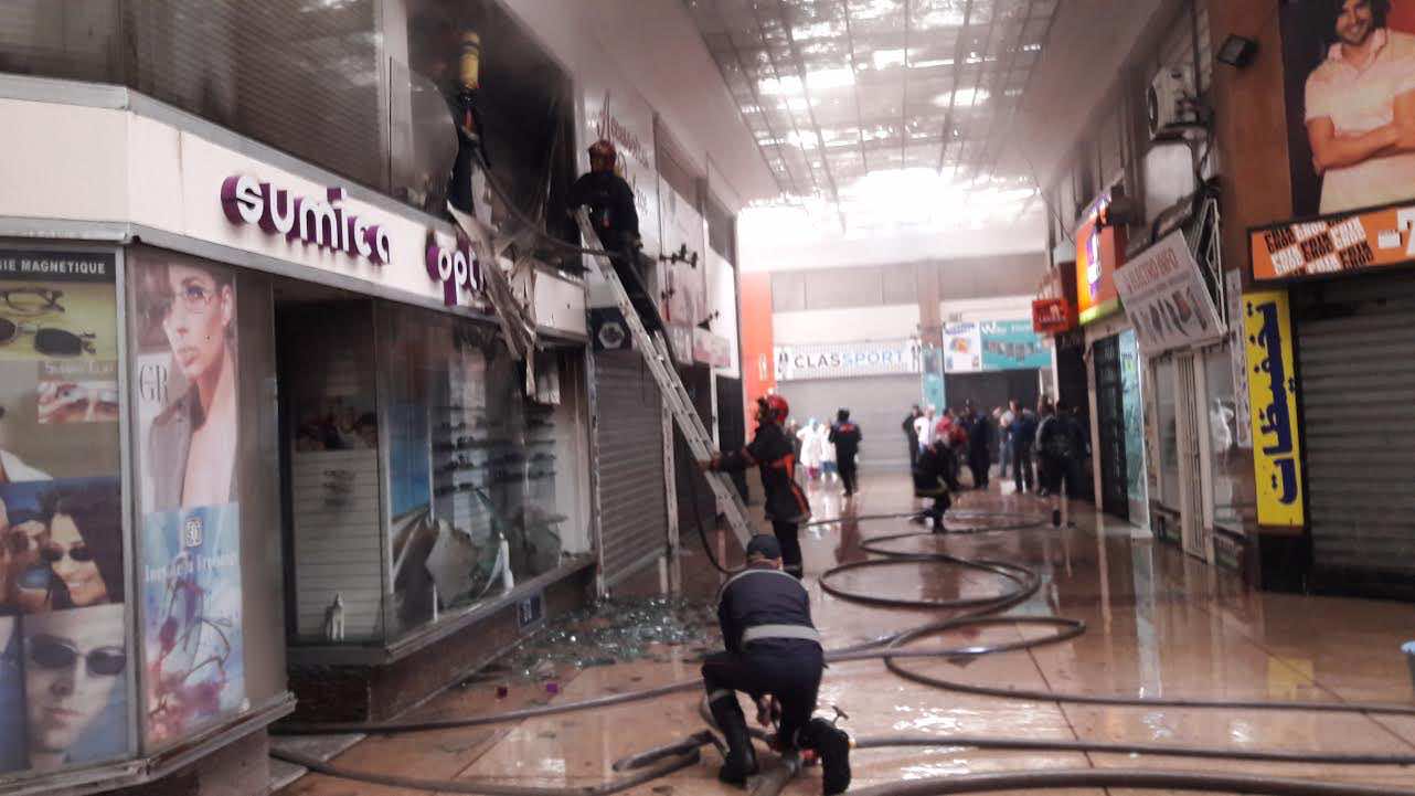 “شارجور” يتسبب في حريق بمحل داخل "سوميكا" بالبيضاء– صور