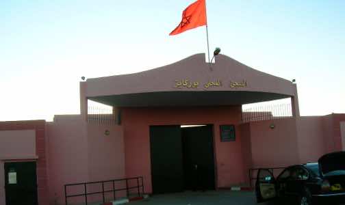 قضية حلق شعر الطلبة المعتقلين بفاس تُطيح بمدير سجن "بوركايز"