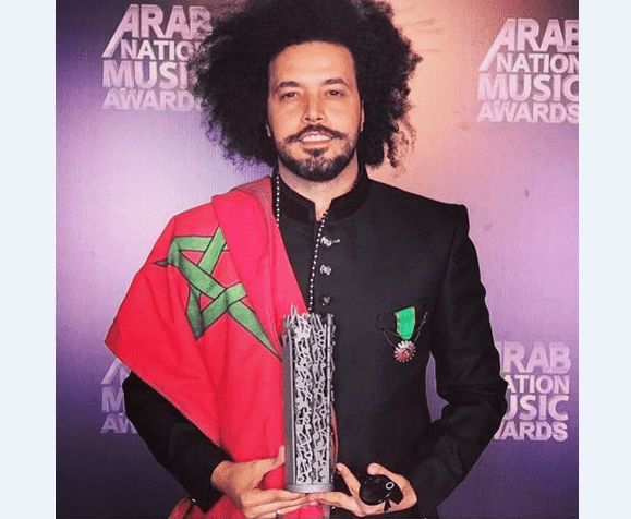 الجريني يغني لمريضات السرطان