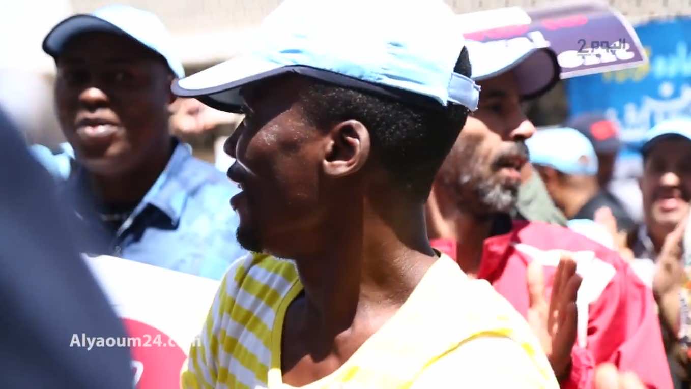 عمال مهاجرون يصرخون في وجه "حيف المغاربة" - فيديو