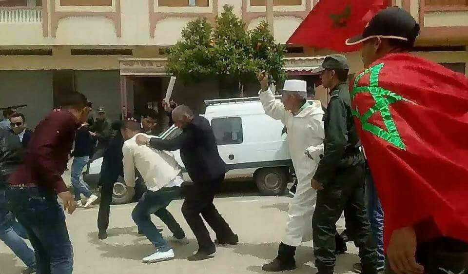 قياد الداخلية في قفص الاتهام بسبب الاعتداء على محتجي الريف