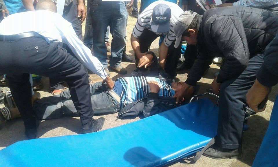 هراوات  الأمن تنهال على رؤوس عمال نفايات ينتمون لنقابة البجيدي-صور