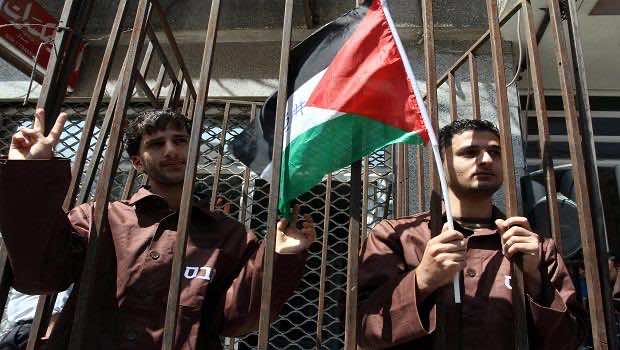 الأسرى الفلسطينيون يواصلون معركة الأمعاء الفارغة لليوم الـ27