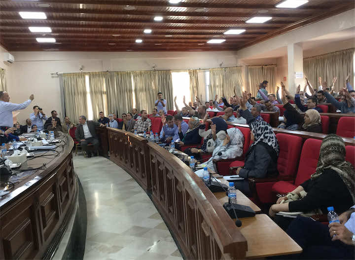 أغلبية البيجيدي تمرر برنامج عمل جماعة طنجة وسط انتقادات البام والأحرار