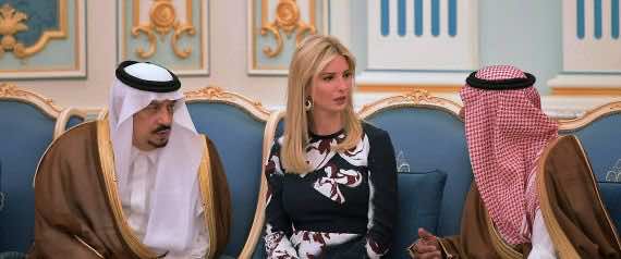 نجلة ترامب تحظى باهتمام السعوديين وتتعلم "هزَّ الفنجان" - فيديو