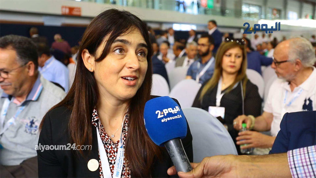 الوزيرة  لمياء بوطالب.. الجو تحت قبة البرلمان يربك - فيديو