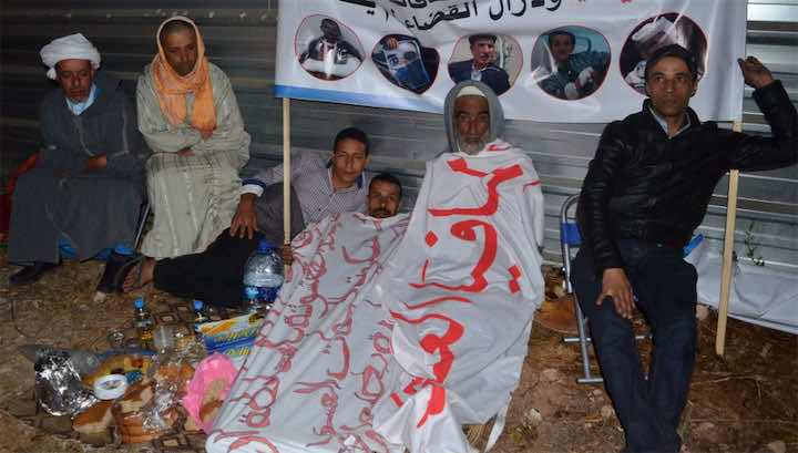 بعد تشريدهم.. ضحايا "مافيا العقار " ينامون في الشارع - فيديو