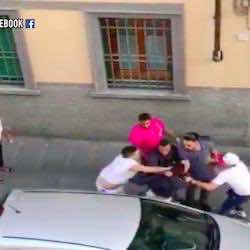 "قضاء الشارع" بإيطاليا..غاضبون يهاجمون مغربياً سرق هاتفاً محمولا- فيديو