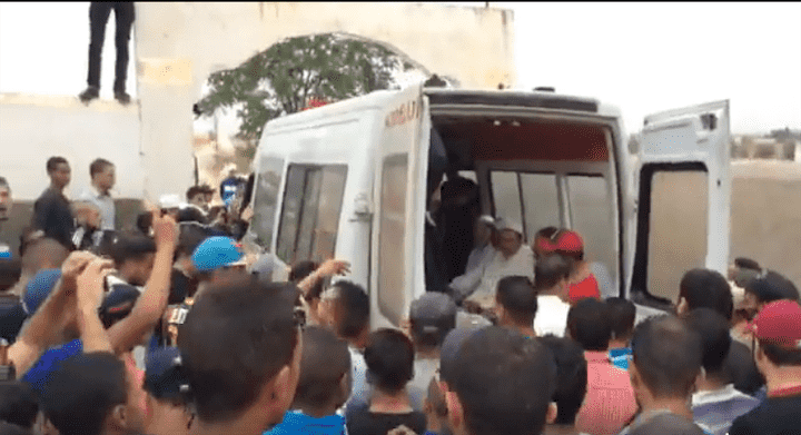 سكان توجطات يستغلون وفاة طفل بصعقة كهربائية للمطالبة بمستشفى