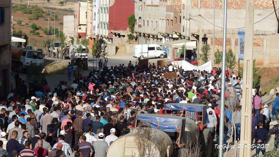 تارغيست تنضم إلى الحسيمة بمسيرة حاشدة وإضراب عام - صور