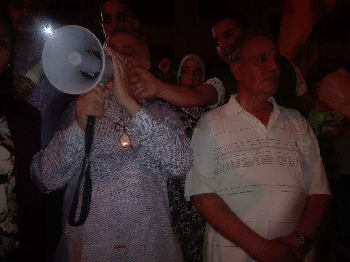 والدا الزفزافي يشاركان بمسيرة الحسيمة دعما لابنهما ورفاقه المعتقلين