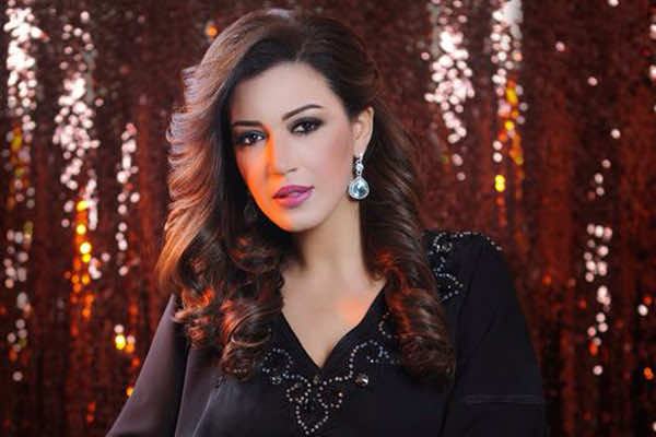 أسماء المنور توجه رسالة مؤثرة  لمدير أعمالها-صورة