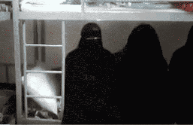 صرخة 15 مغربية من السعودية: ينادوننا ب"الكلبات" ونطعم كالحيوانات! - فيديو