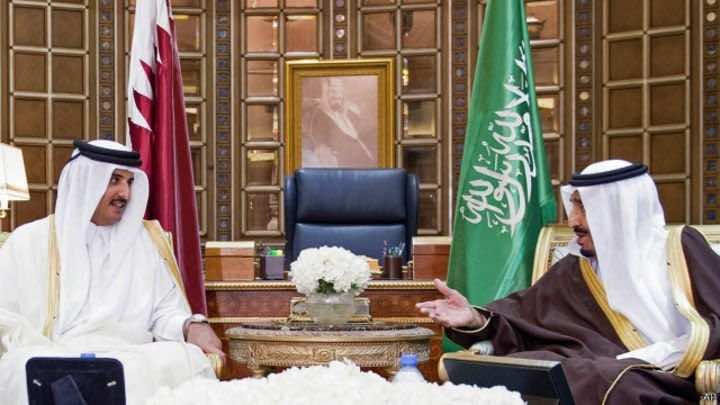 السعودية تغلق المعبر البري الوحيد مع قطر نهائيا