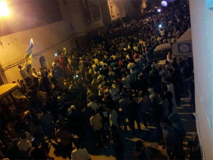 ألالاف المحتجين بالحسيمة بصوت واحد: "مبغيناش الانفصال بغينا المطالب"