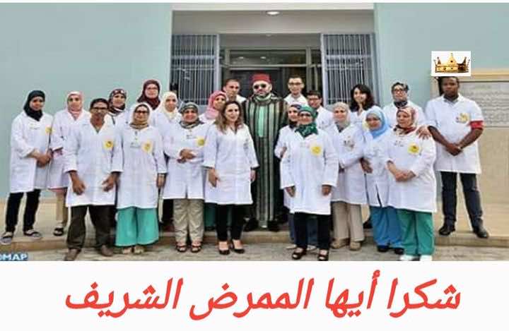 ممرض يحمل شارة احتجاجية لدى استقبال الملك بالبيضاء-فيديو