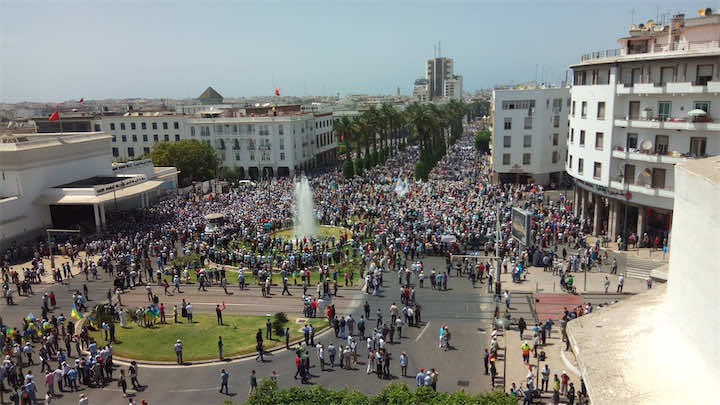 جبهة تضم 500 مثقف مغربي تساند الحراك وتدعو الدولة للحوار بدل "العنف"