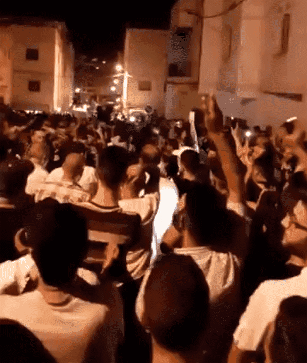 محتجون بالحسيمة يردون على زيارة وزير الداخلية لفتيت بشعار "إرحل"