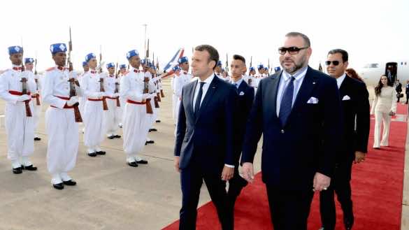 الرئيس الفرنسي يغادر المغرب.. والعثماني يودعه في المطار