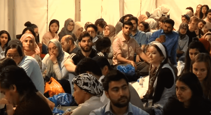 بعد اعتداءات لندن إفطار جماعي يوحد بريطانيين من مختلف الديانات