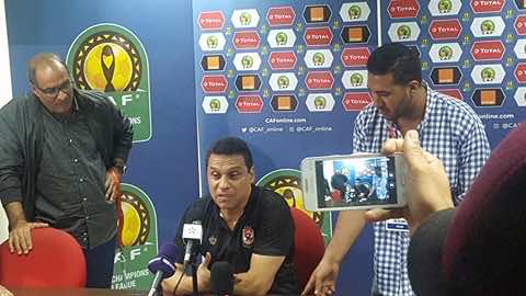 "الكاف" يفرض عقوبات صارمة على مدرب الأهلي بعد مباراة الوداد