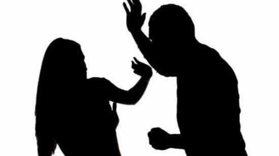 شابة تتعرض للصفع في "طوبيس" بسبب سروالها القصير في رمضان!- فيديو