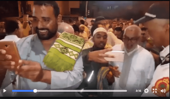 ابن كيران "نجم" "السيلفي" في ليلة القدر -فيديو