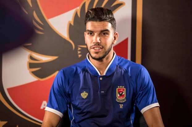 جماهير الأهلي تهتف باسم أزارو وردة فعل طريفة من النجم المغربي - فيديو