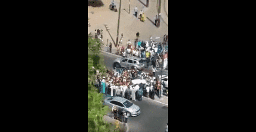 امرأة توقف حركة السير بالبيضاء بسبب "عشيق" نصب على شقيقتها - فيديو