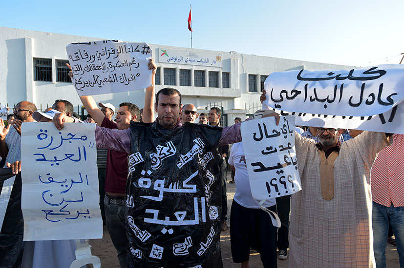 بعد أحداث "الاثنين الأسود".. محتجون يتضامنون مع حراك الريف بالبيضاء - صور